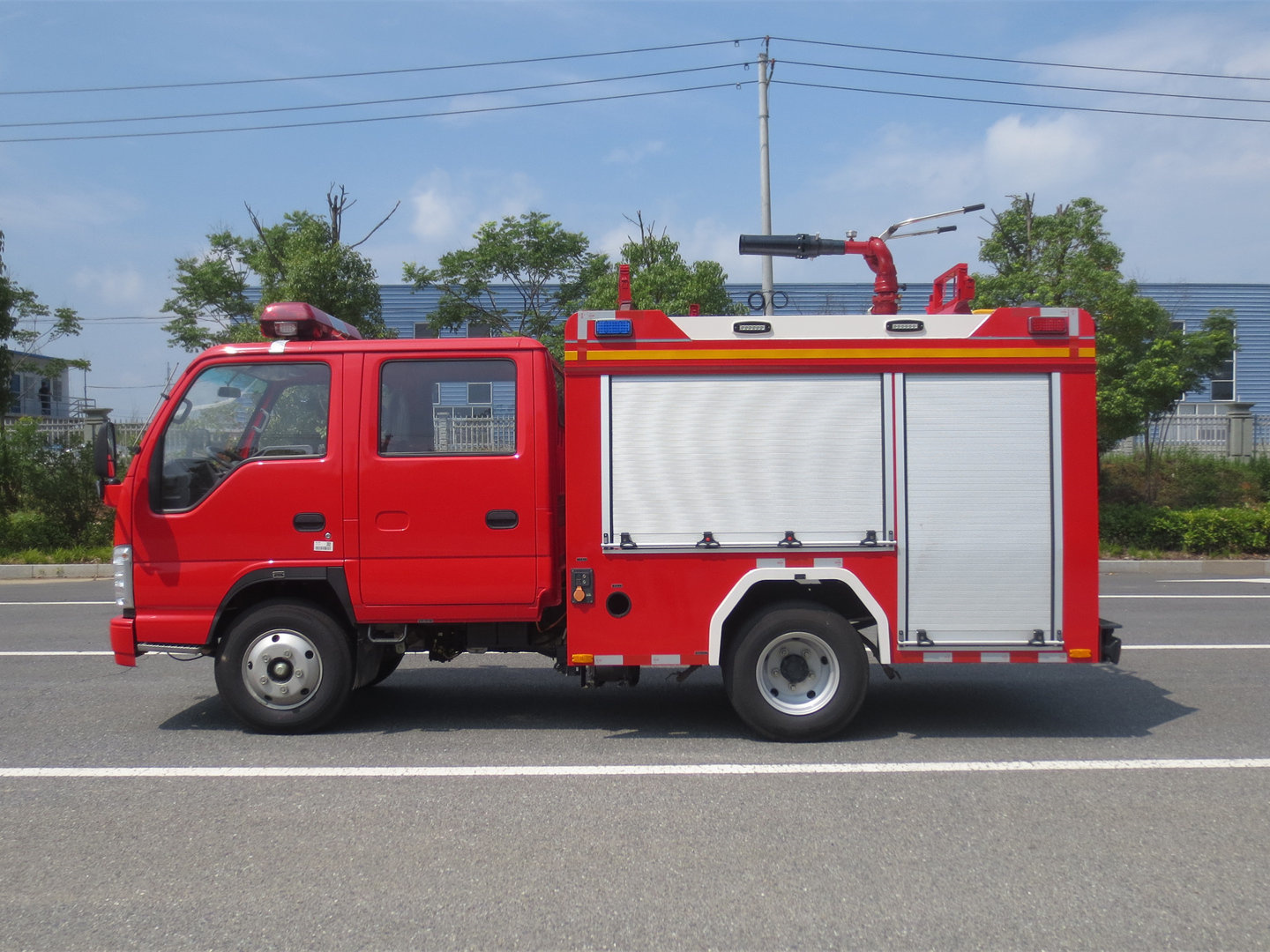 藍(lán)牌五十鈴1噸水罐消防車(chē)