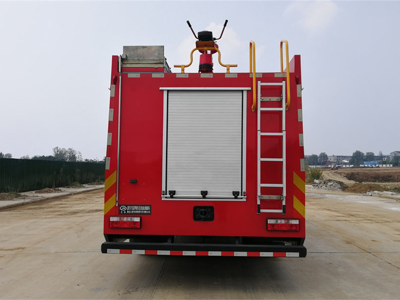 東風(fēng)7噸水罐消防車