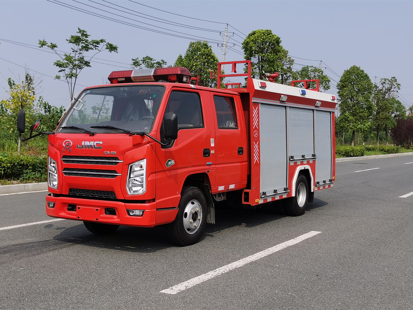 江鈴順達1.5噸水罐消防車