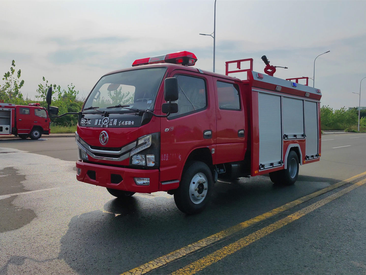 東風2.5噸水罐消防車