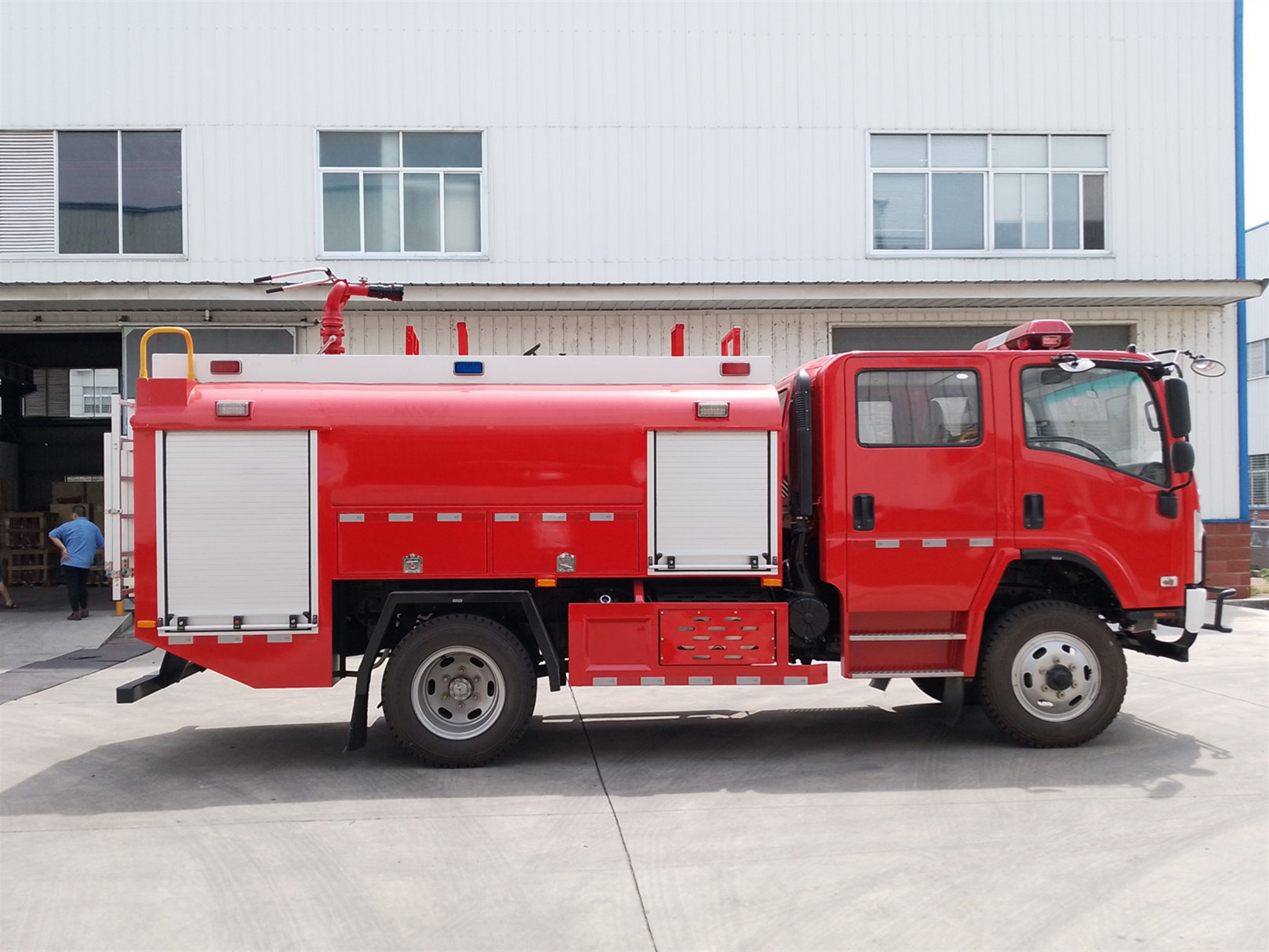 四驅(qū)3.5噸水罐消防車