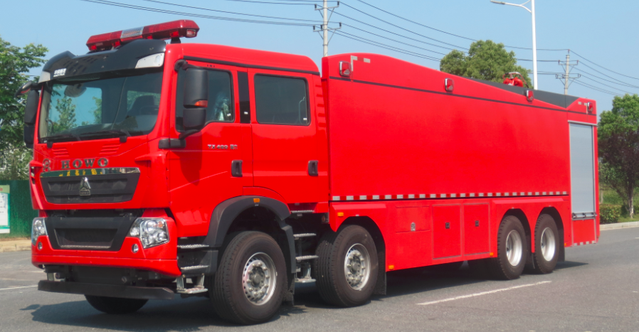 重汽豪沃25噸水罐消防車