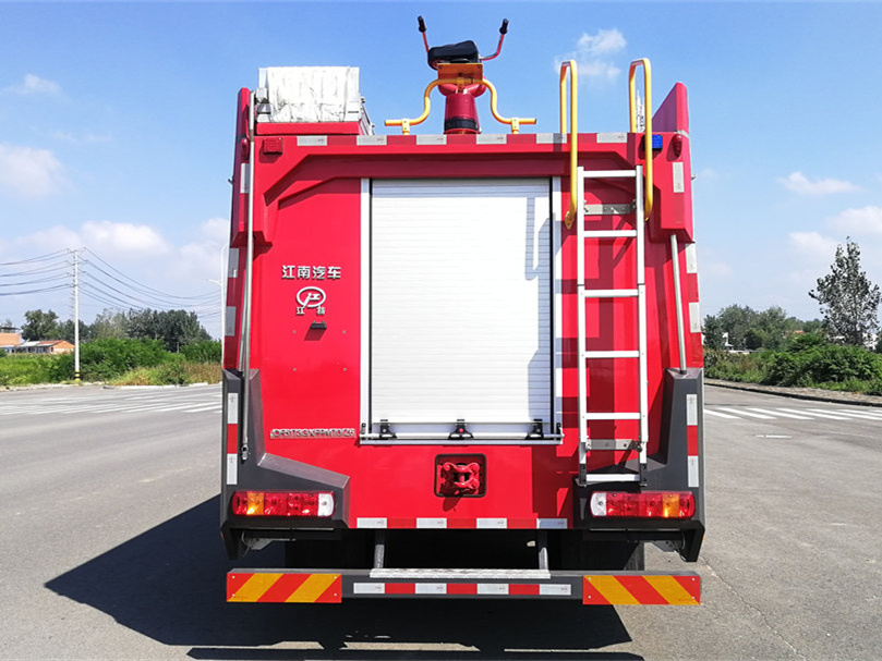 6噸重汽中型泡沫消防車