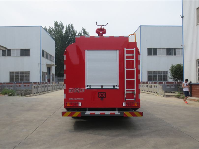 9噸四驅后雙橋泡沫消防車