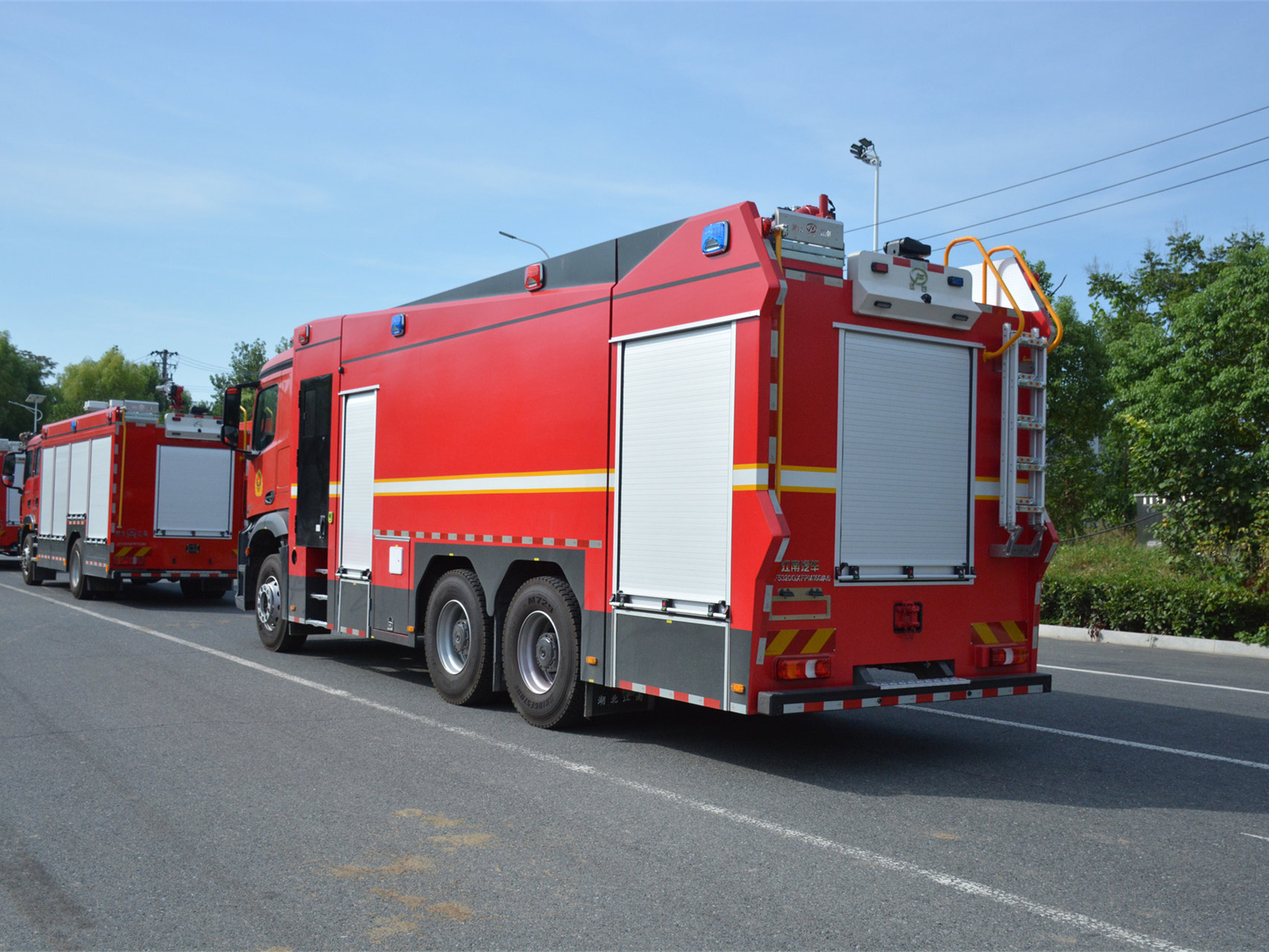 16噸奔馳泡沫消防車
