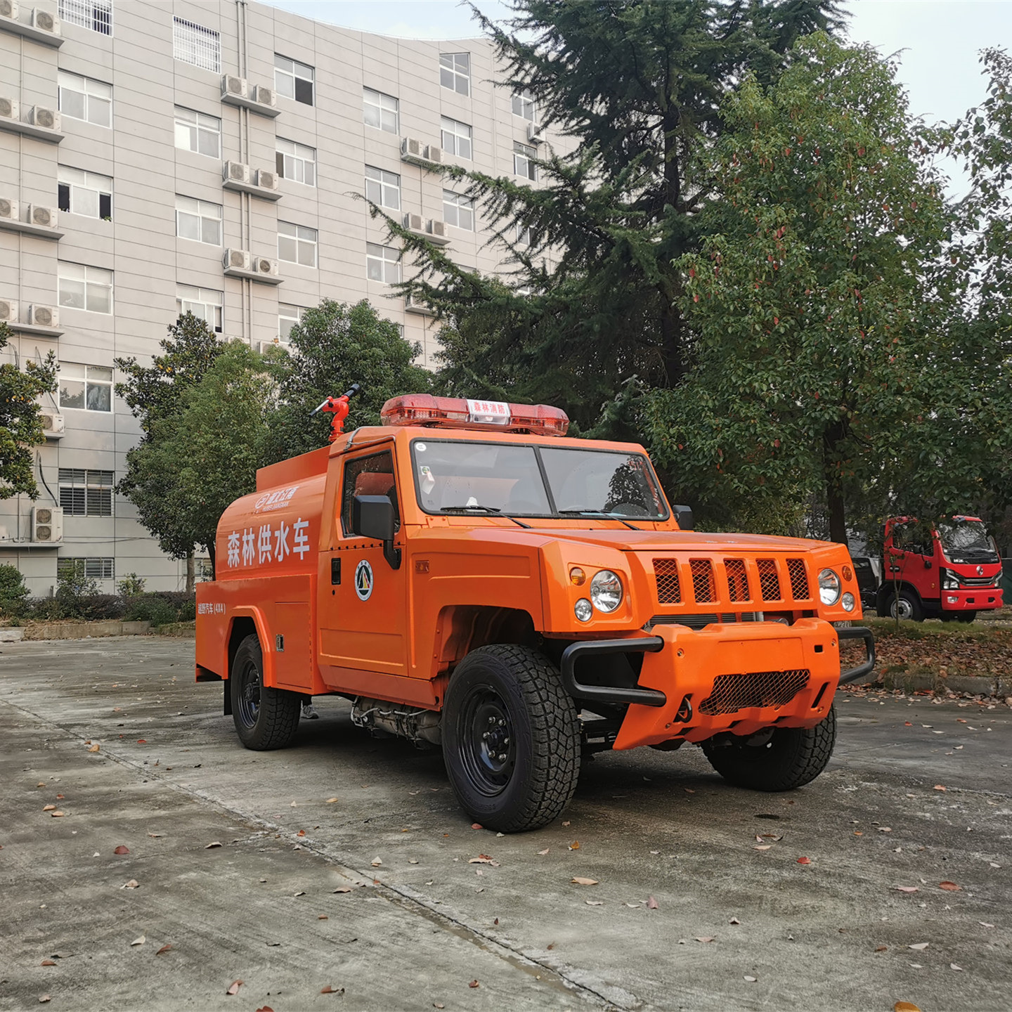 1.66噸四驅(qū)單排灑水車