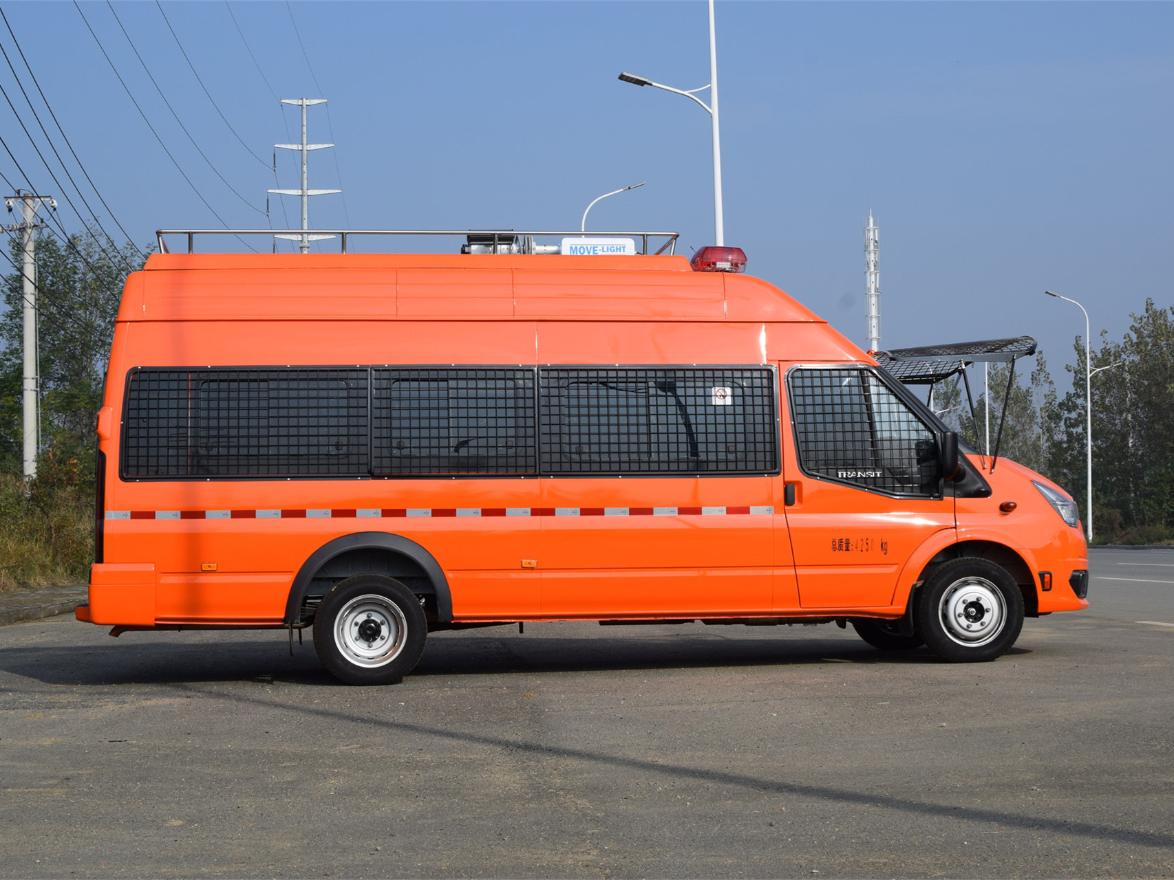 福特12座運(yùn)兵車