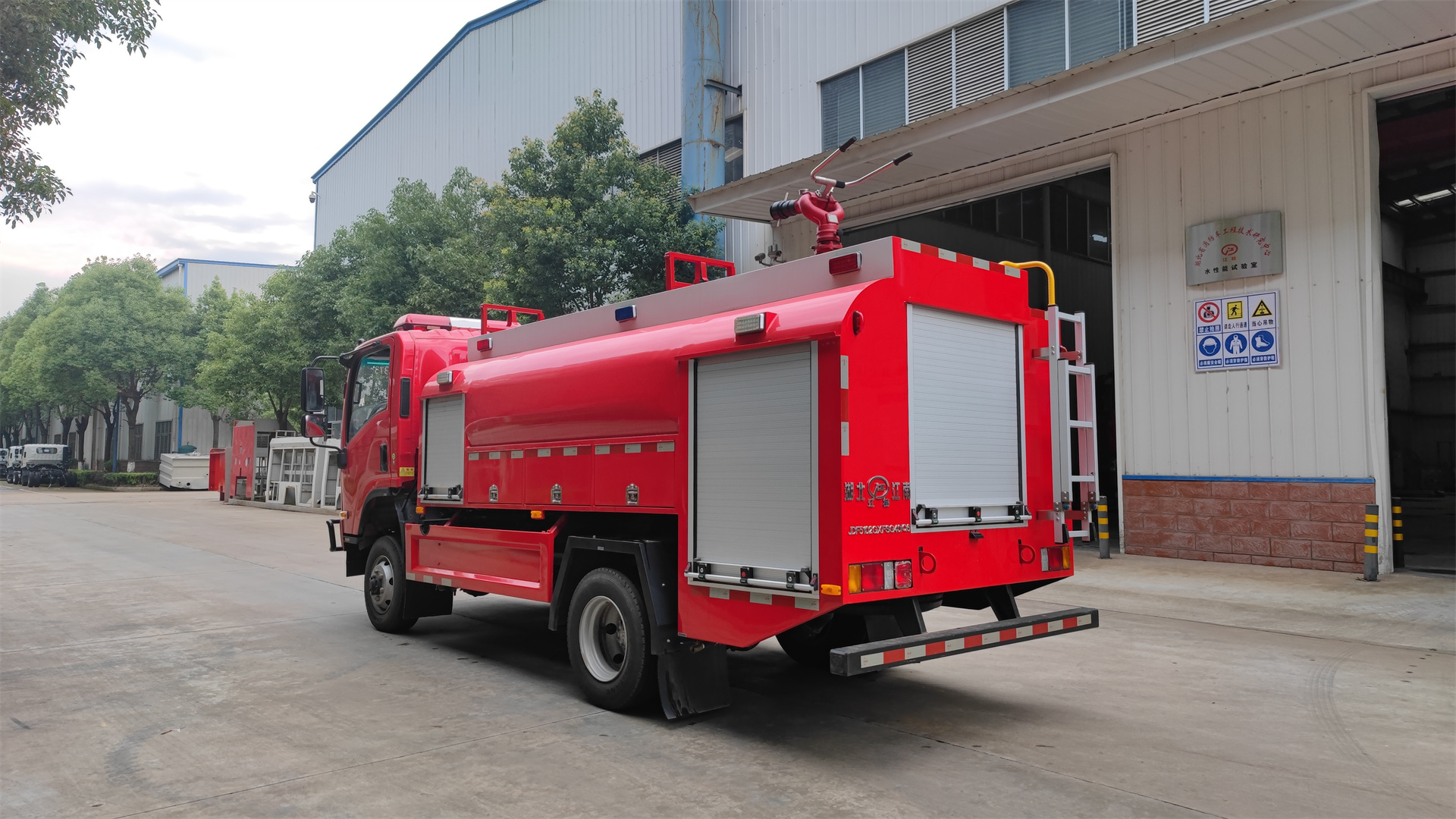 森林四驅慶鈴單排5噸供水車